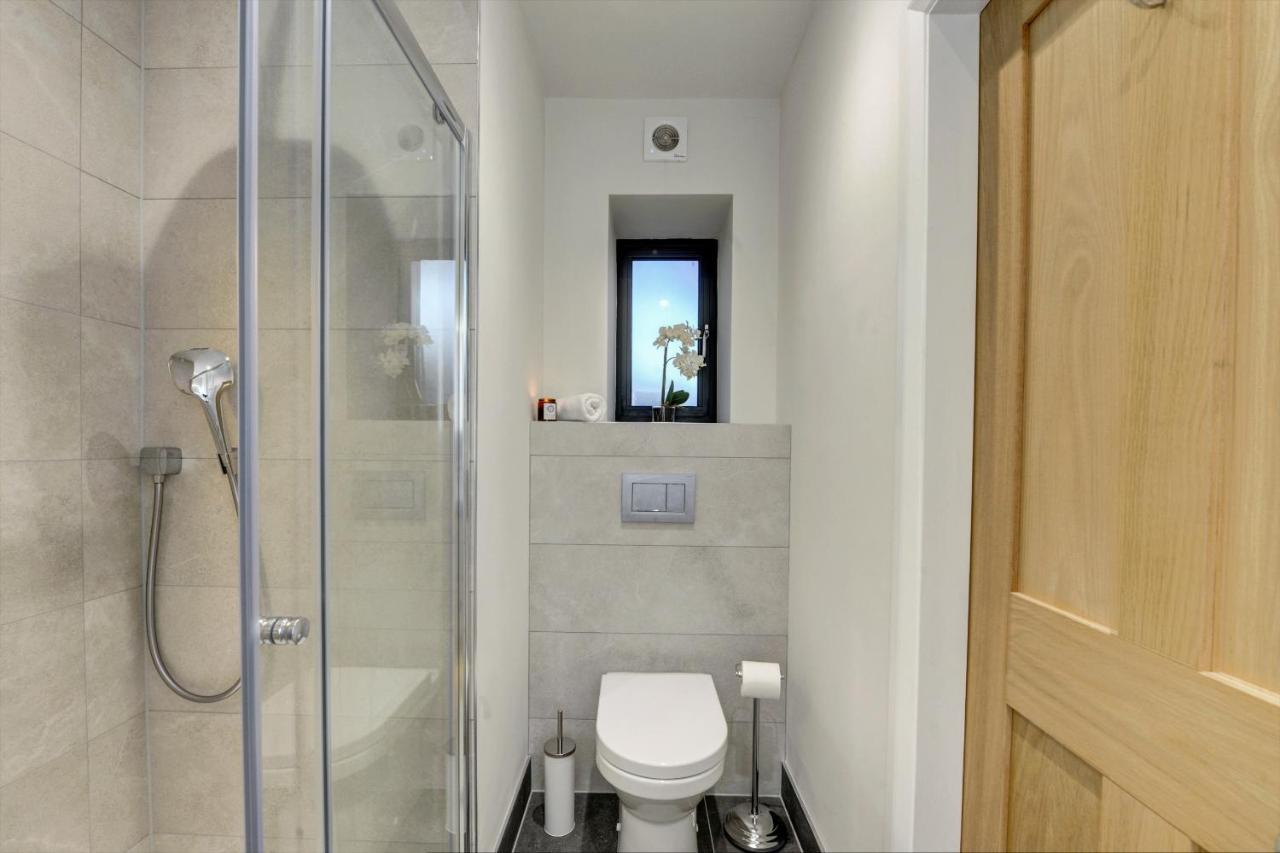 The Penthouse - Allocated Parking With City Views ริปอน ภายนอก รูปภาพ